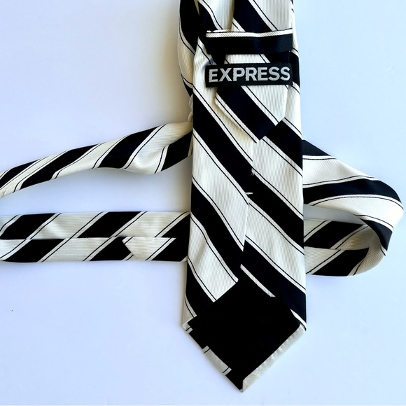 EXPRESS Two Tone Crisp Diagonal Striped Necktie Classic Wardrobe Ensemble - Picture 2 of 3